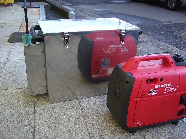 キャンピングカー　キャンピングカー販売　大阪　大阪市　浪速区　愛媛　愛媛県　制作　手作り　オーダーメイド　デザイン　アミティ　エアコン　キャンピングカー販売　キャンピングカー専用エアコン　発電機　消音ＢＯＸ　ＥＵ１６i EU16i HONDA ホンダ